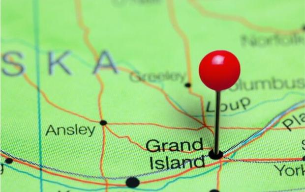 Green map with red pin in Grand Island, Nebraska